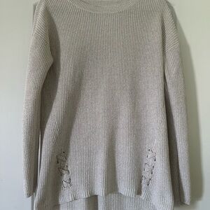 Gray Crew Neck Sweater with Ribbed Texture and Distressed Hem